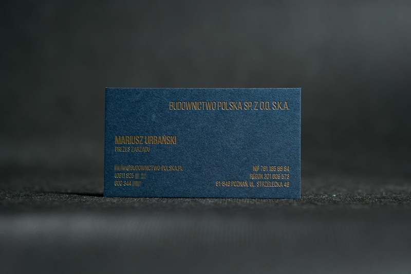 granatowa-wizytowka-dla-prezesa granatowa wizytówka z hot stampingiem